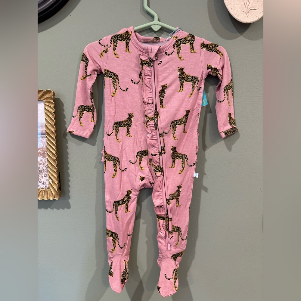 POSH PEANUT mara cheetah sleeper; bamboo sleeper; bamboo baby gifts; bamboo baby - Picture 4 of 15